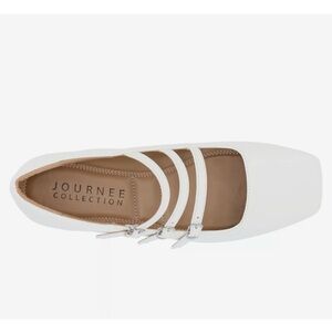 🌸 White Journee Collection Women's Strappy Flats